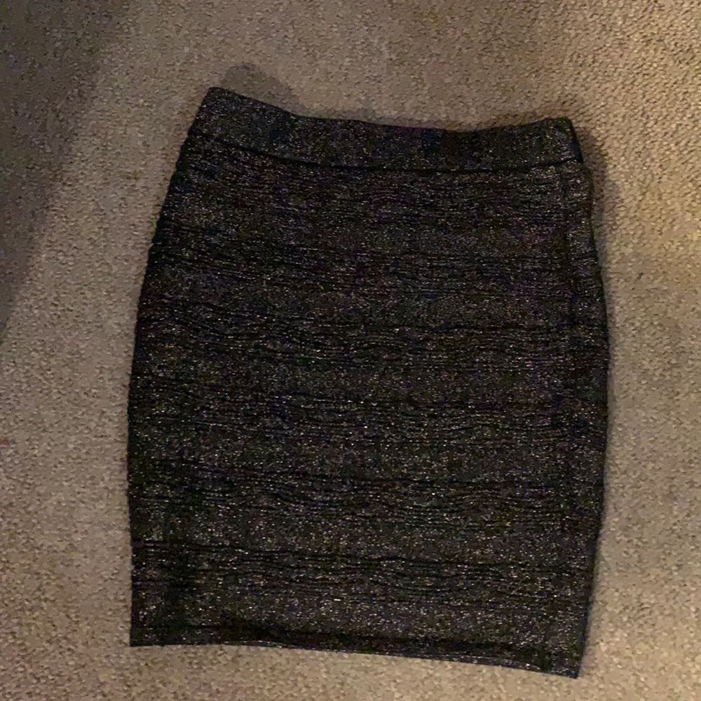 NWOT 2B bebe Black/Gold Sparkles Mini Skirt XS